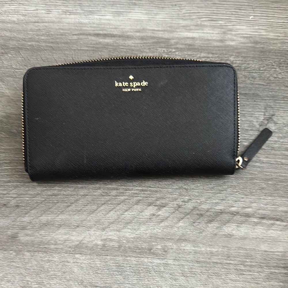 Kate Spade Blk&Gold Full Size Wallet w/Multiple Compartments and Card Holders